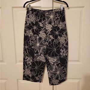Briggs petite black/white floral dress pants